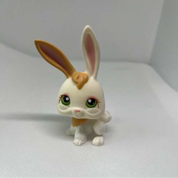 Littlest Pet Shop #322 White & Tan Rabbit Bunny with Long Pink Ears & Green Eyes - Picture 1 of 3